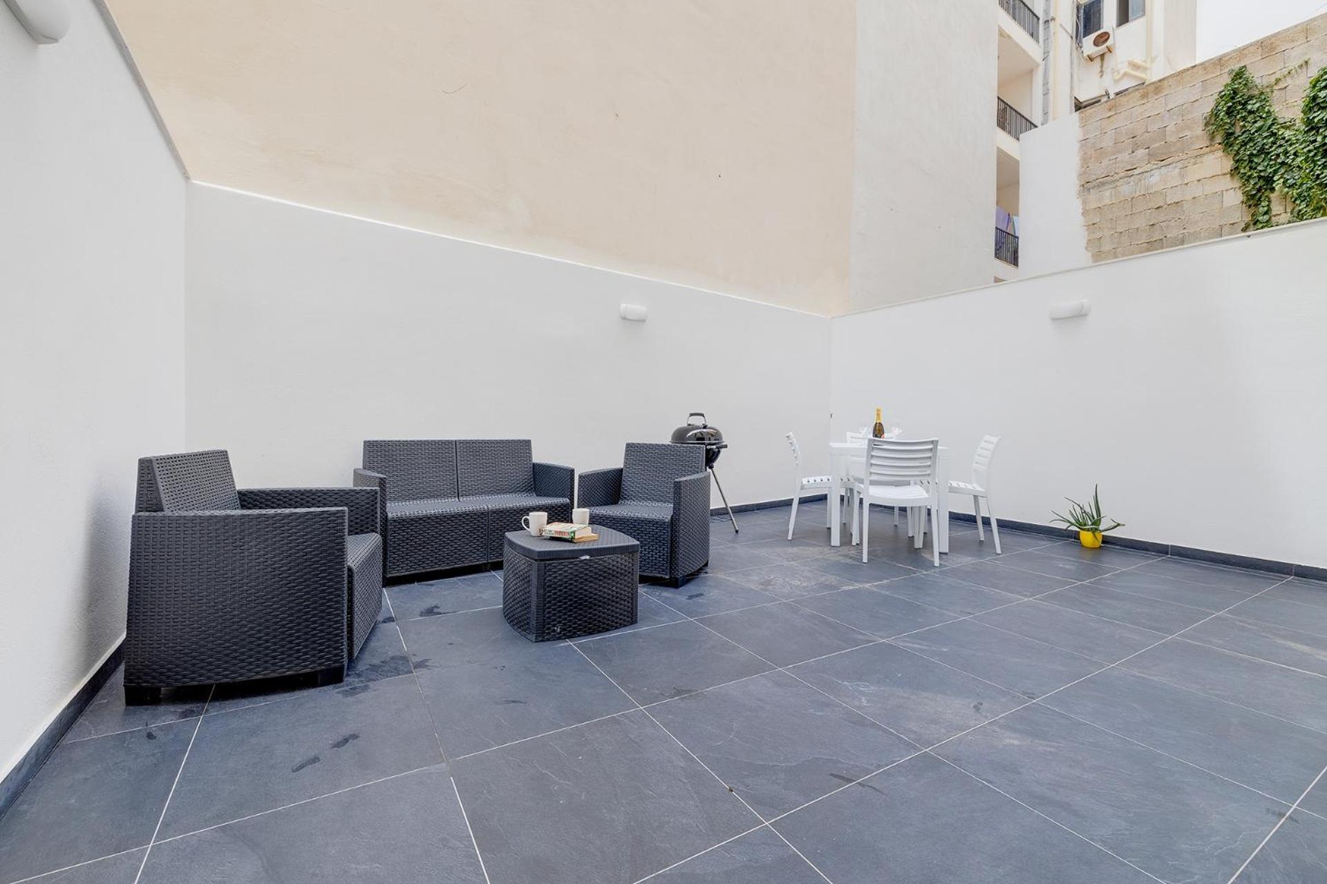 Sliema 2Br Great Location With Terrace Apartment Exterior photo